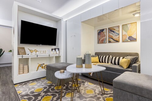 Sleeps 3 | Case Western + Uni Circle + Parking
