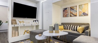 Sleeps 3 | Case Western + Uni Circle + Parking