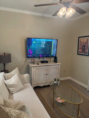 Living area - Cozy, functional condo located in the heart of the Cotton district. (Starkville)