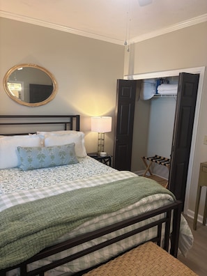 1 habitación, tabla de planchar con plancha, wifi y ropa de cama