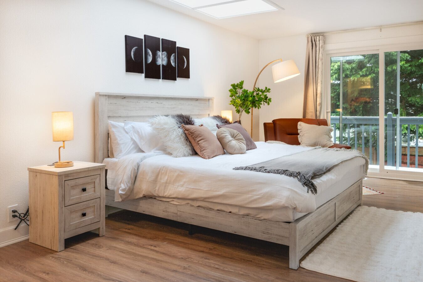 7 bedrooms, desk, iron/ironing board, travel crib