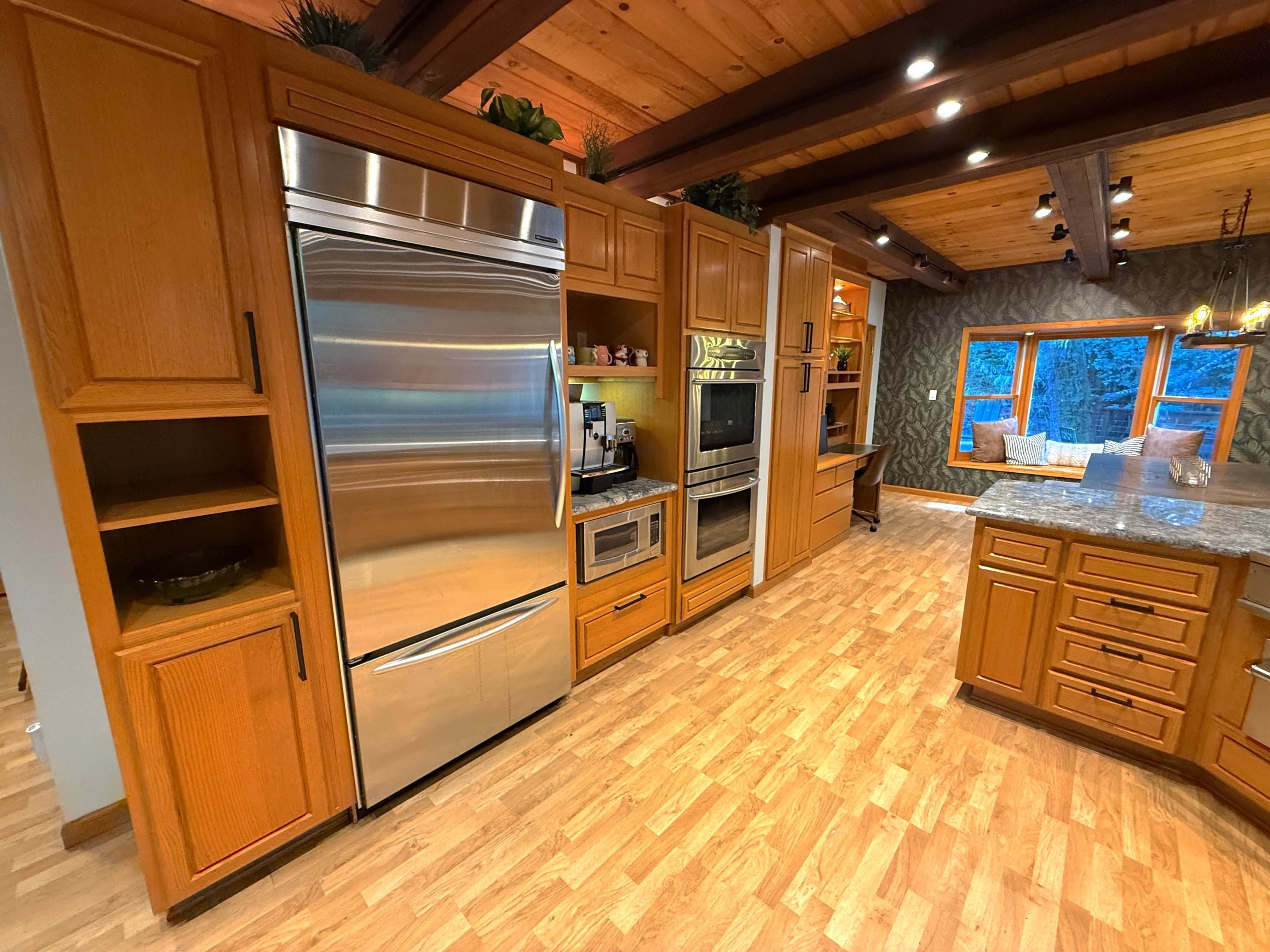 Coffee/tea maker, fridge, microwave, oven