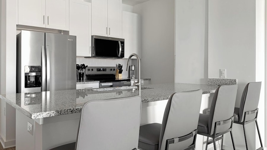 Landing Amazing 1bd, Pool, Clubhouse