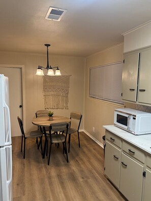 Dining - Nice 3-bedroom house with AC in Port Neches (Port Neches)