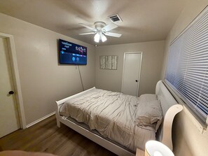 3 bedrooms, WiFi, bed sheets - Nice 3-bedroom house with AC in Port Neches (Port Neches)
