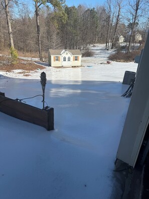 Property grounds - Cozy 1-bedroom house in lovely Richmond with AC & Netflix. (Richmond)