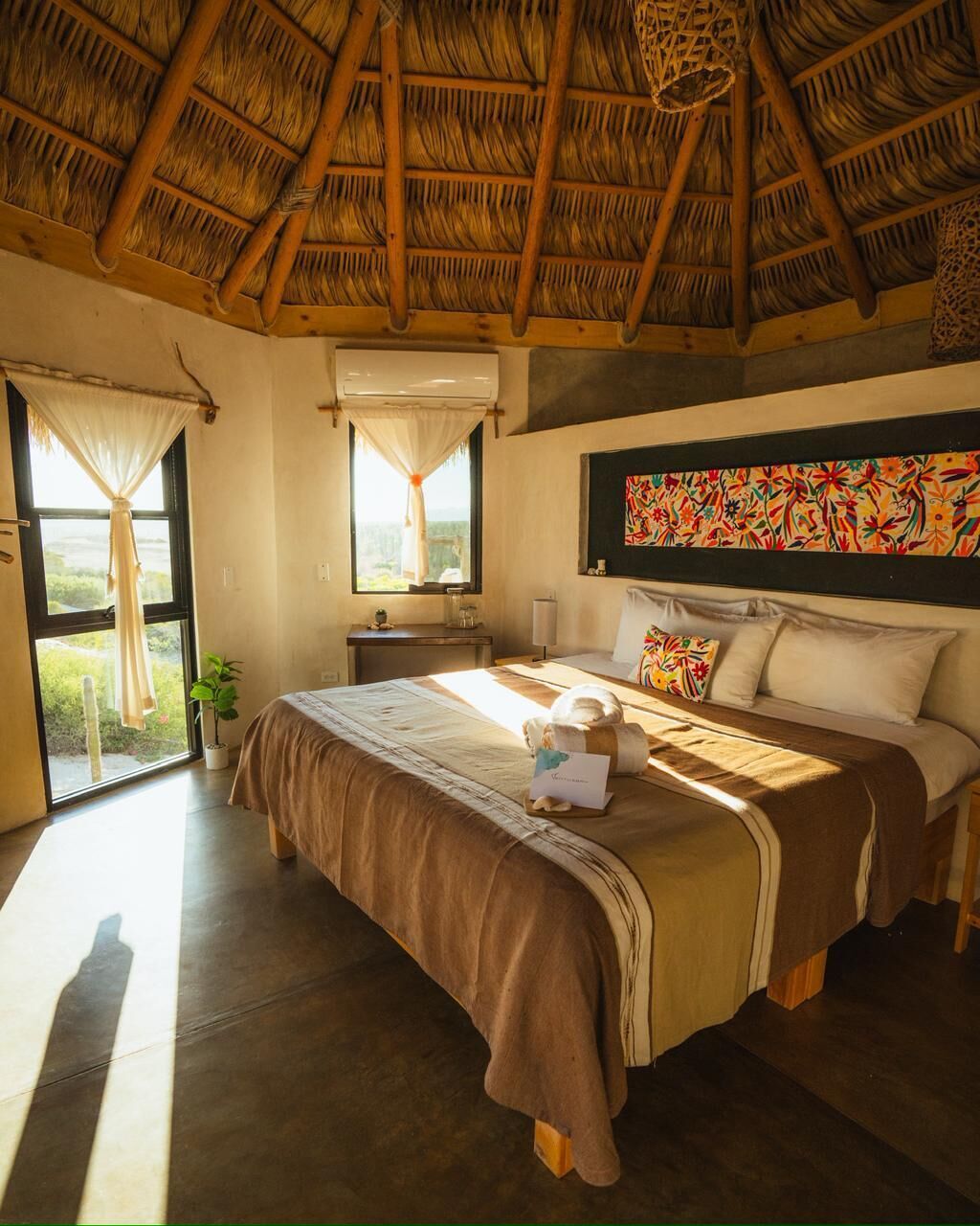 Camera Basic, balcone, vista deserto