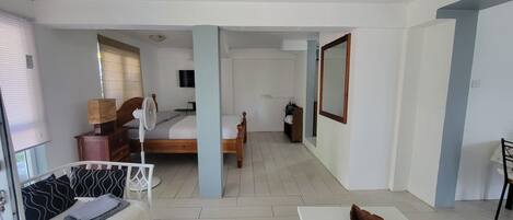 1 quarto, ferros/tábuas de passar roupa, acesso à internet