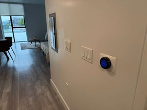 Interior - Modern Studio w/ Parking / Fully Furnished / Prime Location / Monthly Stay (Los Angeles)