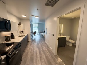 Interior - Modern Studio w/ Parking / Fully Furnished / Prime Location / Monthly Stay (Los Angeles)