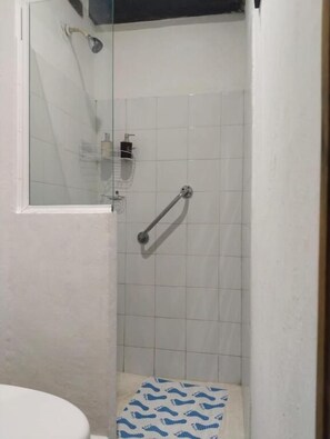 Double Room | Bathroom - Arles ByB Cafe (San Cristóbal de las Casas)