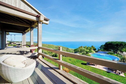 Malibu Farmhouse Retreat  3BR with Cozy Elegance & Open Space