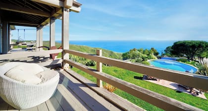 Malibu Farmhouse Retreat 3BR with Cozy Elegance & Open Space