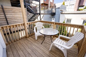 Outdoor dining - Brand New Chicago West Loop 3 King Beds Wicker Park & Fulton Market (Chicago)
