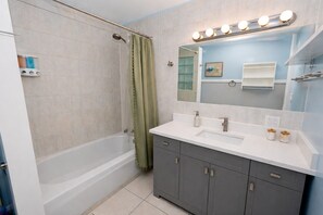 Bathroom - Brand New Chicago West Loop 3 King Beds Wicker Park & Fulton Market (Chicago)
