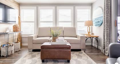 Luxury Lake Erie Cottage | Beach Access + Stunning Views