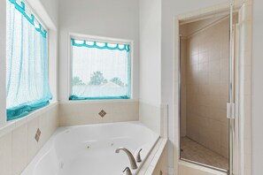 Shower, towels - Spacious 3BR condo in South Padre Island, ideal for family getaways. (South Padre Island)