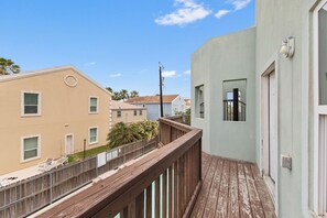 Property grounds - Spacious 3BR condo in South Padre Island, ideal for family getaways. (South Padre Island)