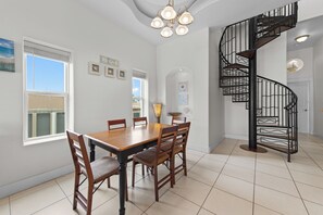 Dining - Spacious 3BR condo in South Padre Island, ideal for family getaways. (South Padre Island)