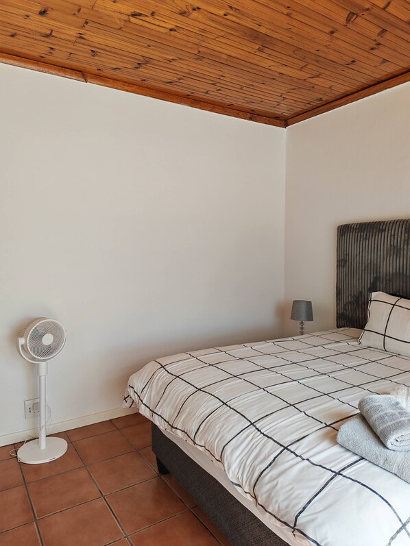 Room, 1 Bedroom, Accessible - Room-queen Superior Cozy En-suite Courty (Cape Town)