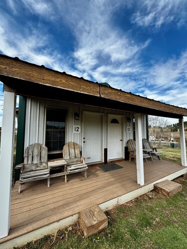 Pleasant Valley Glamping Retreat — Two Cozy Cabins, One Great Escape — Sleeps 8