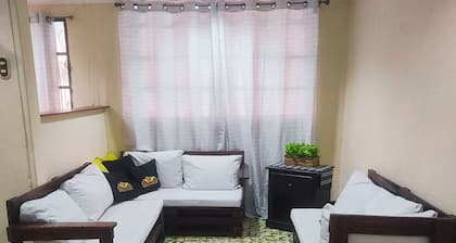 Gold House Parking & Hostal