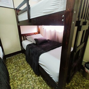 Basic Shared Dormitory - Gold House Parking & Hostal (Ciudad de Guatemala)