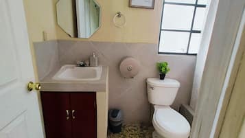 Basic Shared Dormitory | Bathroom