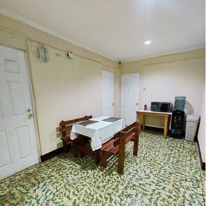 Dining - Gold House Parking & Hostal (Ciudad de Guatemala)