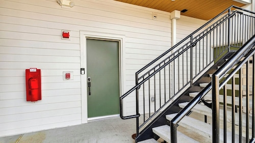 The Bloom House & Cosmic Cowgirl by Avantstay Sleeps 17 + 2 Units Gym + Rooftop + Skyline Views