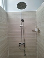 Bungalow clásico, patio, vistas al jardín | Baño