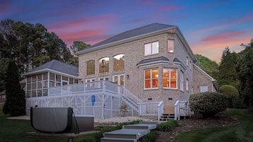 House (4 Bedrooms) | Front of property