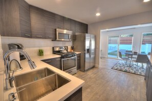 Private kitchen - Casa Mauka and Casa Makai Palm Desert, Entire 2 Unit Duplex with Private Pool (Palm Desert)