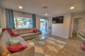 Living area - Casa Mauka and Casa Makai Palm Desert, Entire 2 Unit Duplex with Private Pool (Palm Desert)