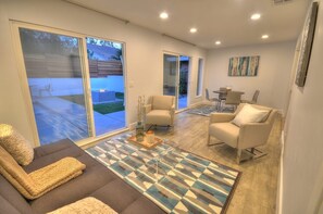 Living area - Casa Mauka and Casa Makai Palm Desert, Entire 2 Unit Duplex with Private Pool (Palm Desert)