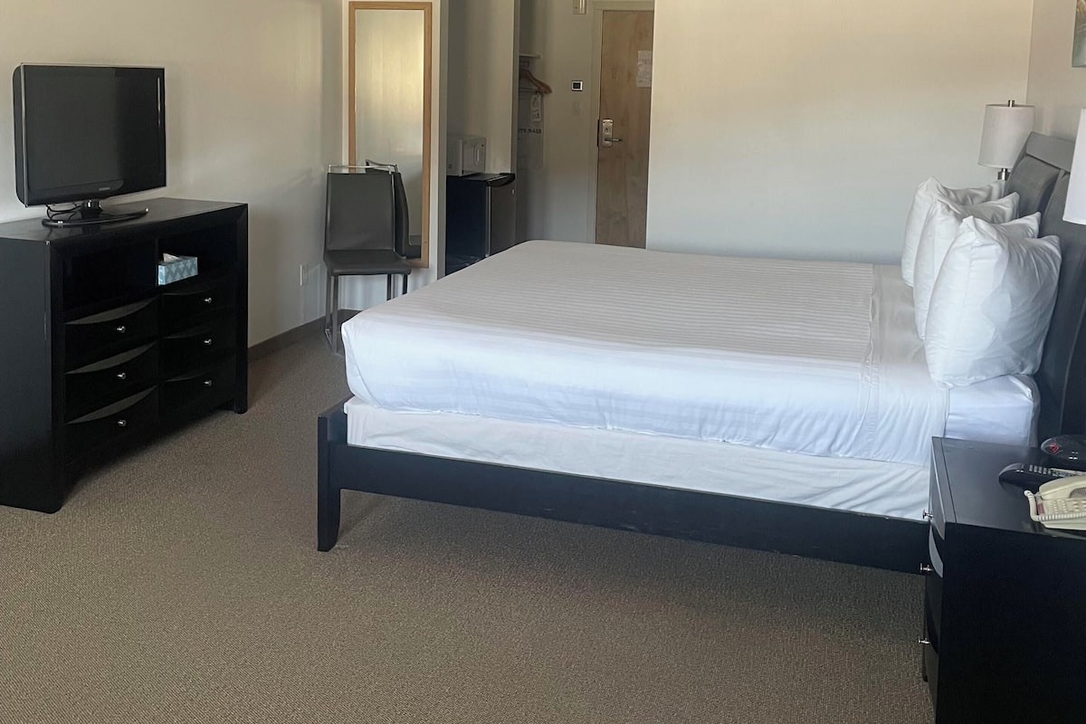 Phòng đơn phong cách cổ điển, ban công