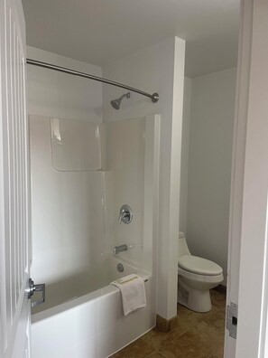 Deluxe Double Room, Balcony | Bathroom - Sunshine Inn Houston  (Houston)