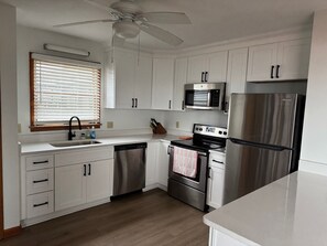 Private kitchen - Pelican Retreat: OBX waterfront stay, sleeps 7, sunsets & views cozy coastal gem (Kill Devil Hills)