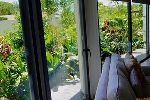 Interior - Jungle Loft · 3 Camas · 4 Pools · Beach Club (Tulum)
