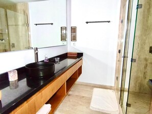 Shower, towels - Oasis Studio Jungle View, 4 Pools & Beach Club (Tulum)