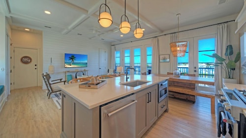 Salty Sweetheart by Avantstay Port A Escape Pool + Balcony Golf Cart Boardwalk to Beach