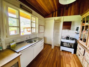 Private kitchen - Parrot House (Pouso Alto)