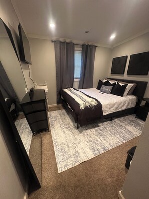 Room - Modern Private Room Easy Access to Everything (Little Rock)