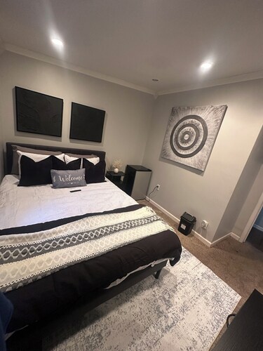 Modern Private Room Easy Access to Everything