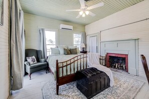 Room - 5 Bedroom Country Living 20 Mins from Savannah! (Effingham County)