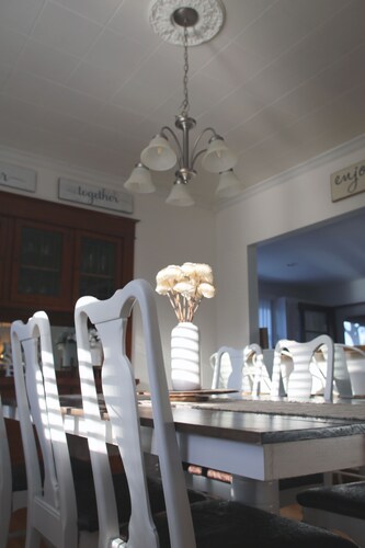 Urban Farmhouse! ½ Acre•Fire Pit•Near DT•3 BDRM