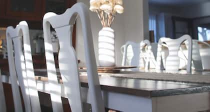 Urban Farmhouse! ½ Acre•Fire Pit•Near DT•3 BDRM