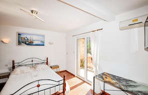 5 bedrooms, travel cot, free WiFi - Authentique maison piscine (Laroque Des Albères)