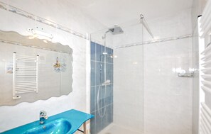 Shower - Authentique maison piscine (Laroque Des Albères)