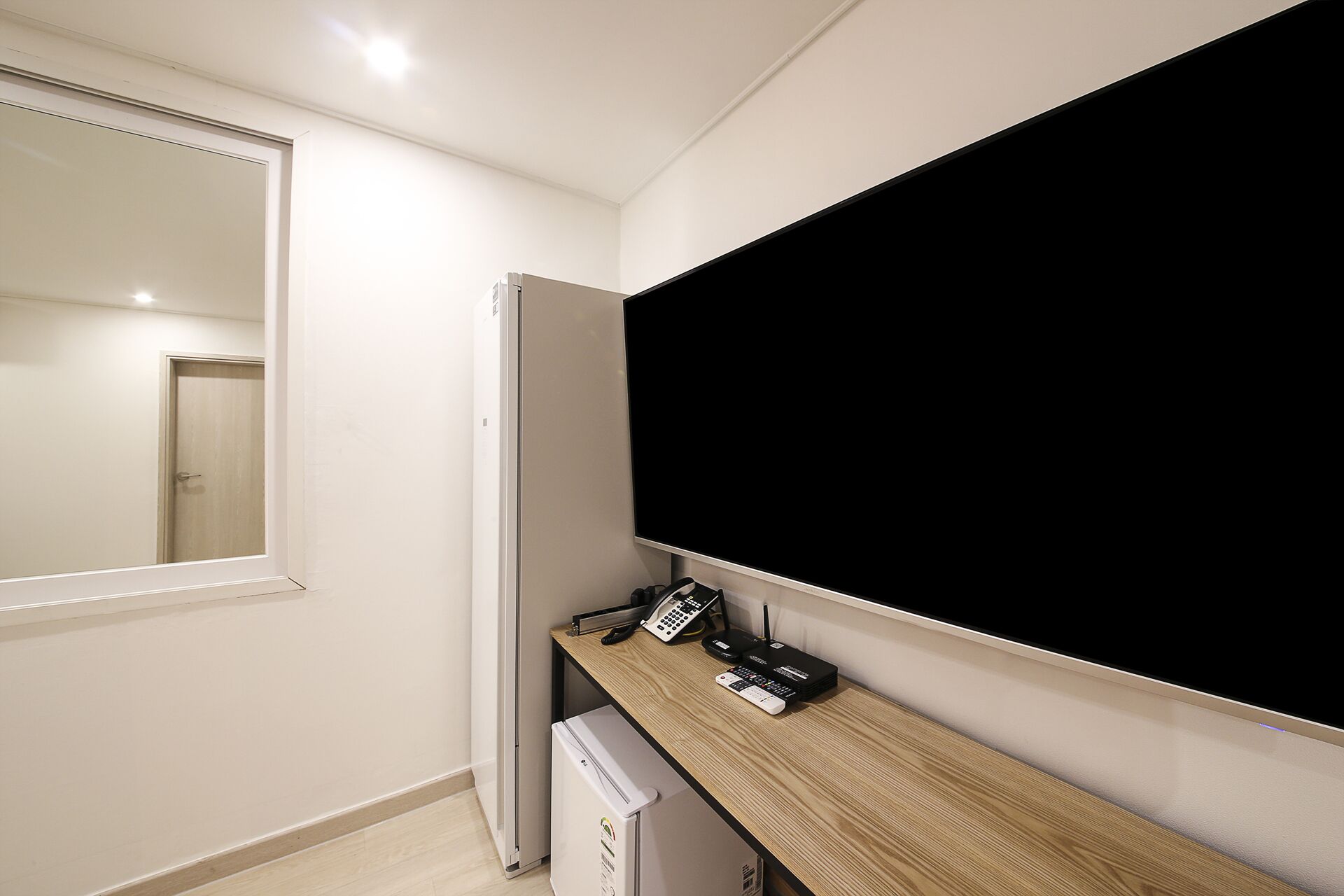 Deluxe Double Room, City View | Interior